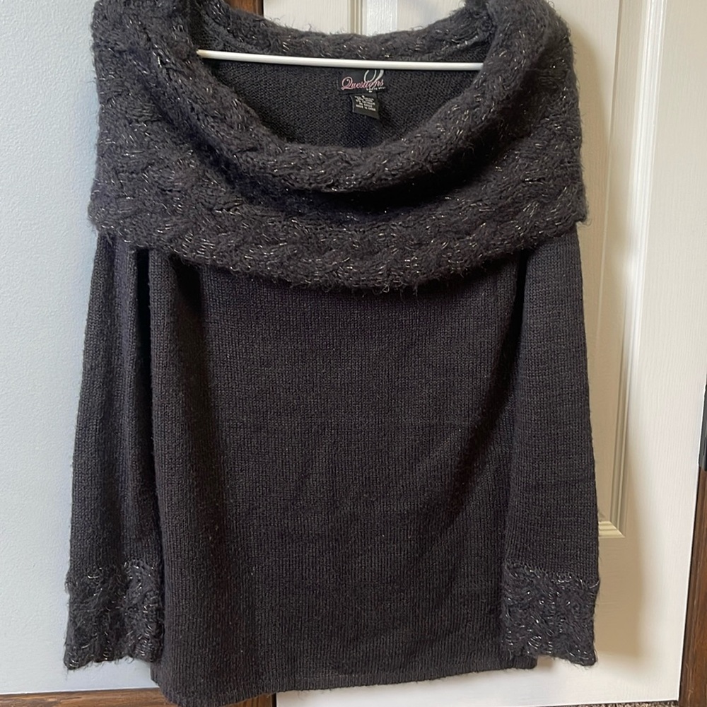 Women’s grey sweater size small never worn